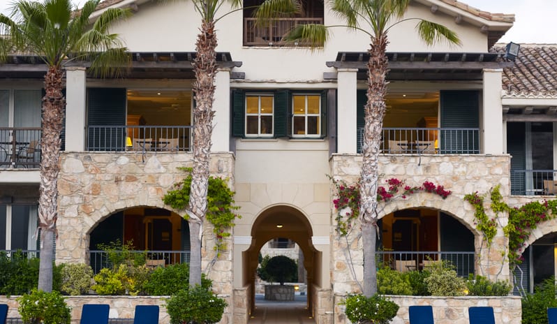 Columbia Beach Resort-Executive Suite Pool View 4_13464